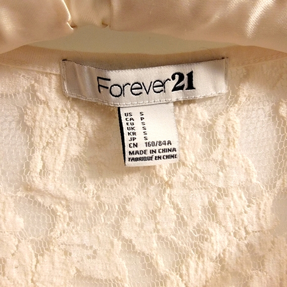 Crop lace shirt(SOLD elsewhere) - Picture 3 of 3